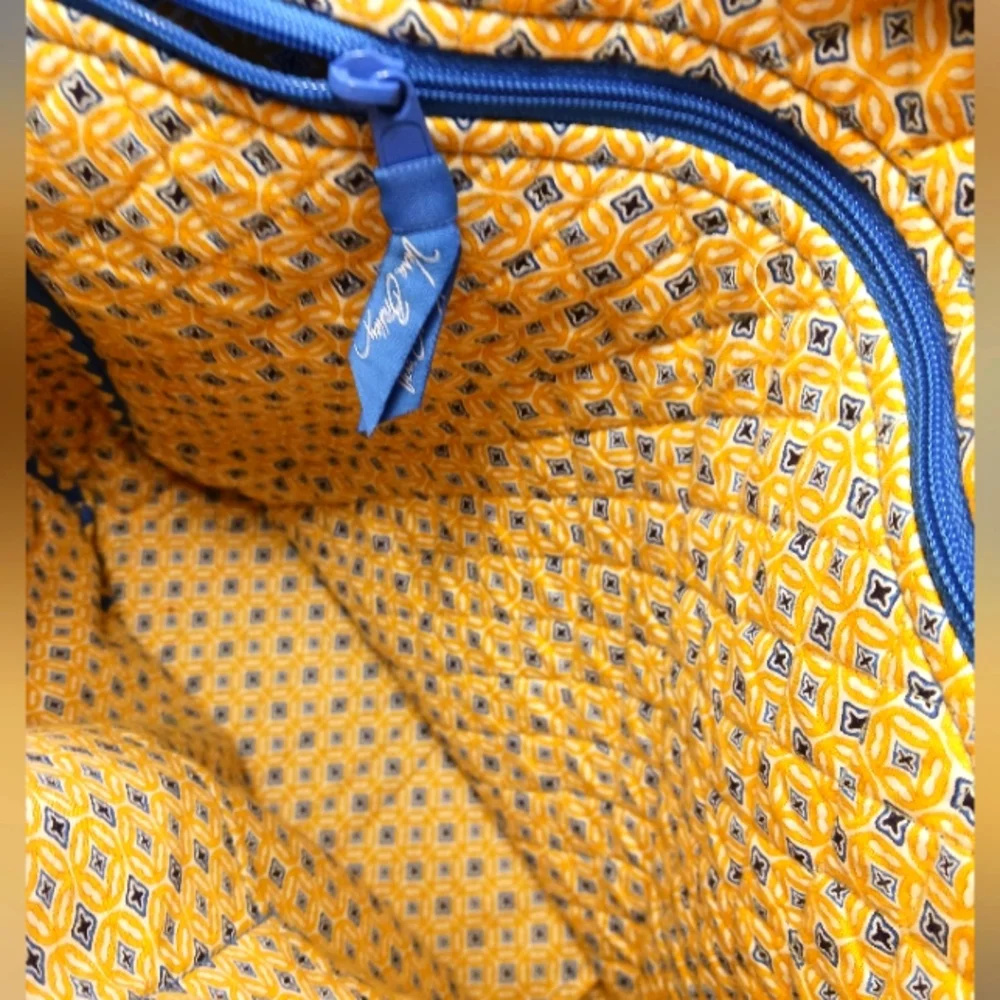 VeraBradley Tall Tote/Purse NWOT - Picture 4 of 9
